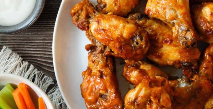 Crockpot Chicken Wings (Easy Slow Cooker Buffalo Wings)
