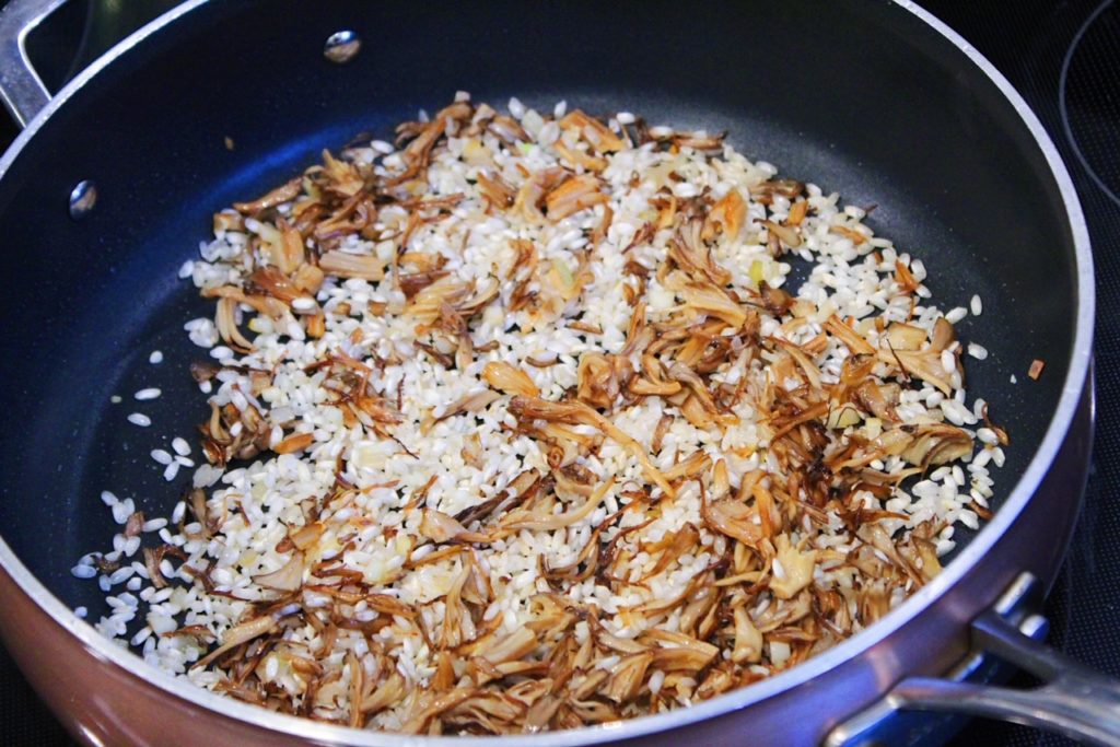 saute shallot, mushrooms, garlic and rice in butter